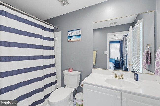 Building Photo - 1329 N Barton St