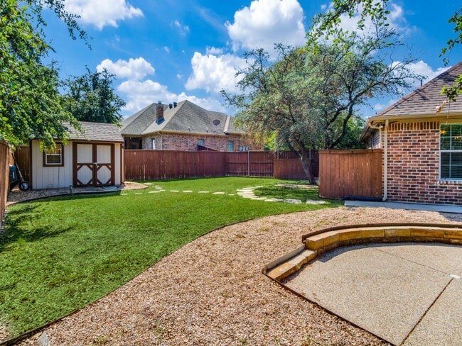 Building Photo - Incredible 4-bedroom, 3-bath Home with sparkling Pool on a gorgeous lot in highly sought-after Al...