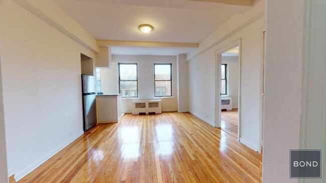 Primary Photo - 301 E 38th St