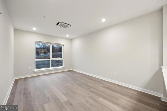 Building Photo - 3449 Scotts Ln