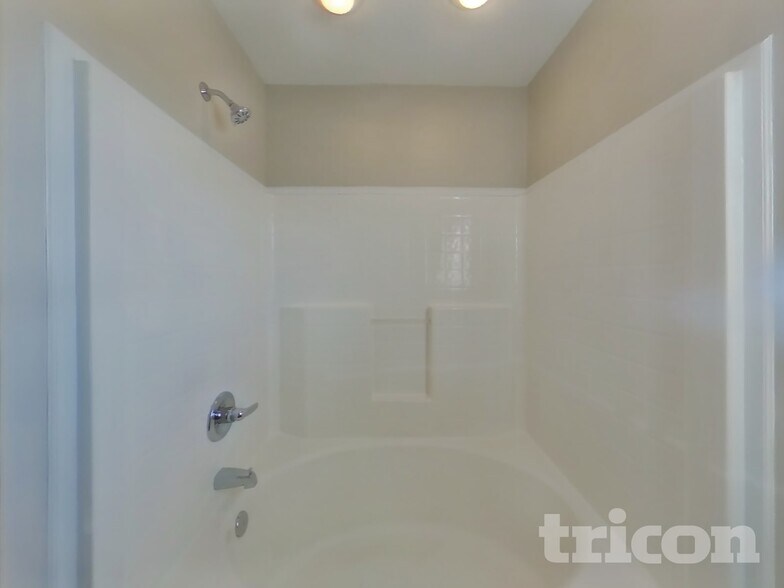 Building Photo - 1908 Sherman Court