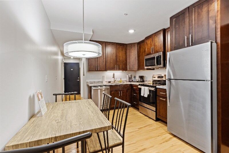 Building Photo - 1361 Elm St