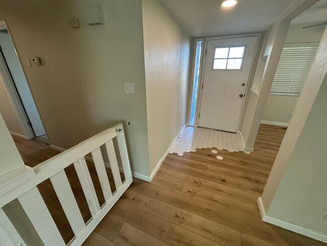 Building Photo - 2647 W Evergreen Ct