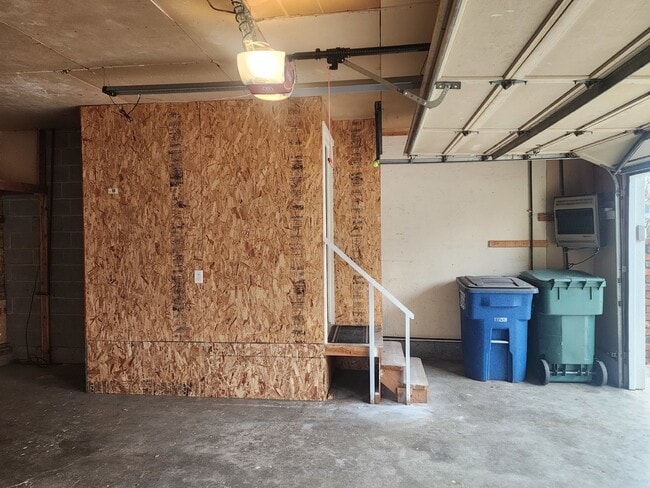 Building Photo - Very Large 3BR, 3BTH Near Black Bay Park in Post Falls