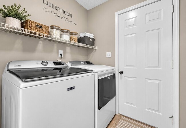 Building Photo - 203 Parrot Dr