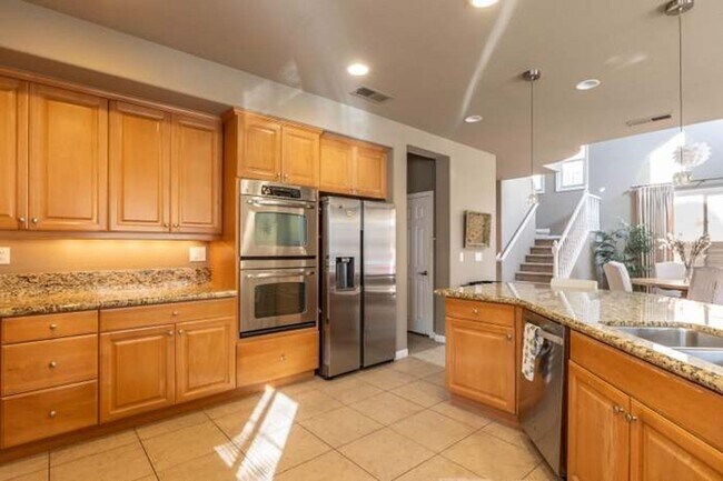 Building Photo - 73447 Travers St
