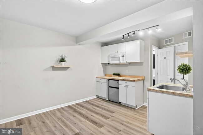 Building Photo - 9518 Miranda Ct