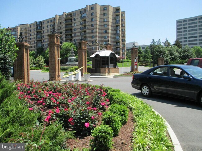 Primary Photo - 8360 Greensboro Dr