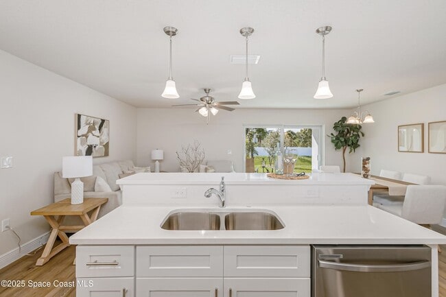 Building Photo - 177 Hidden Woods Pl