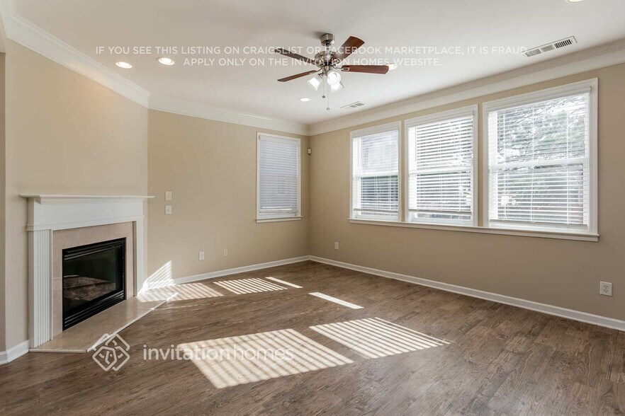 Building Photo - 335 Yellow Iris Rd SE