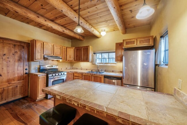 Building Photo - Santa Fe Charm in the Historic Guadalupe D...