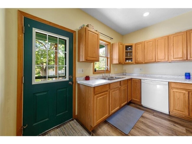 Building Photo - 530 6th St NW