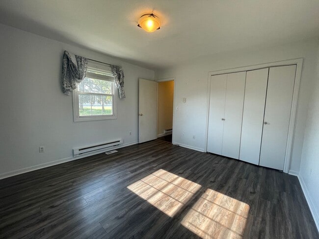 Building Photo - 1450 Woodland Dr