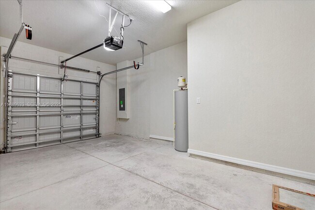 Building Photo - 2108 Appleton Cir N