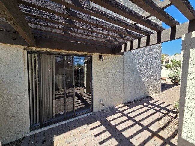 Building Photo - 1809 E Frier Dr