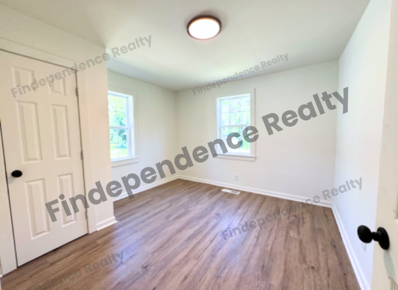 Building Photo - 351 Fox St SW