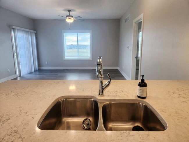 Building Photo - 2728 Yordi Dr