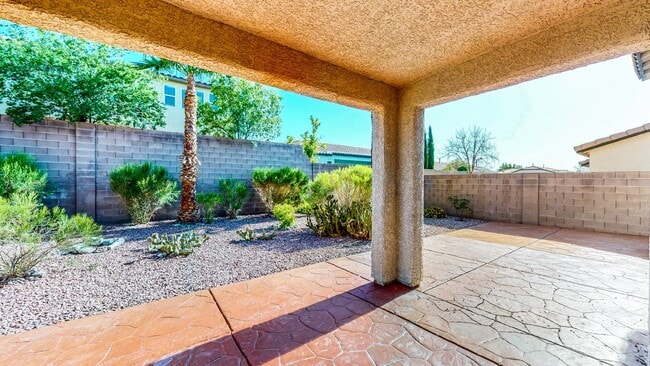 Building Photo - Beautiful 4 bedroom 3 full bath home with 2,902 Sq. FT. of living space.