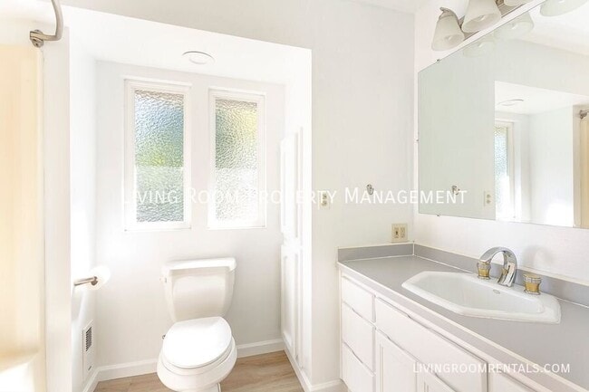 Building Photo - 9263 SW Brier Pl