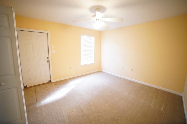 Building Photo - 2738 W Tharpe St