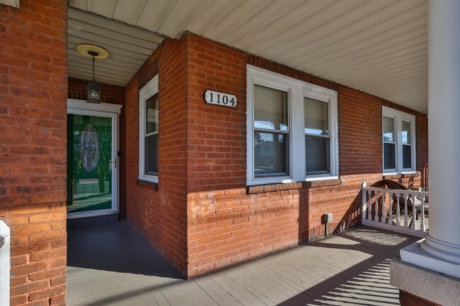 Building Photo - 1104 Elm St