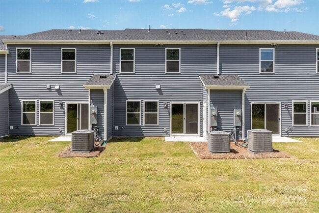 Building Photo - 4135 Smt Wds Dr