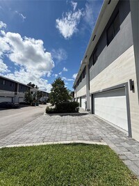 Building Photo - Southwest 32nd Avenue, Fort Lauderdale, FL 33312 - 4 BR 2 BA townhouse