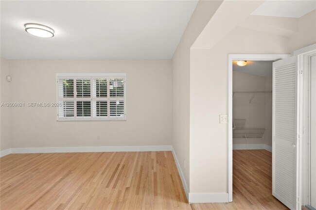 Building Photo - 5614 San Vicente St