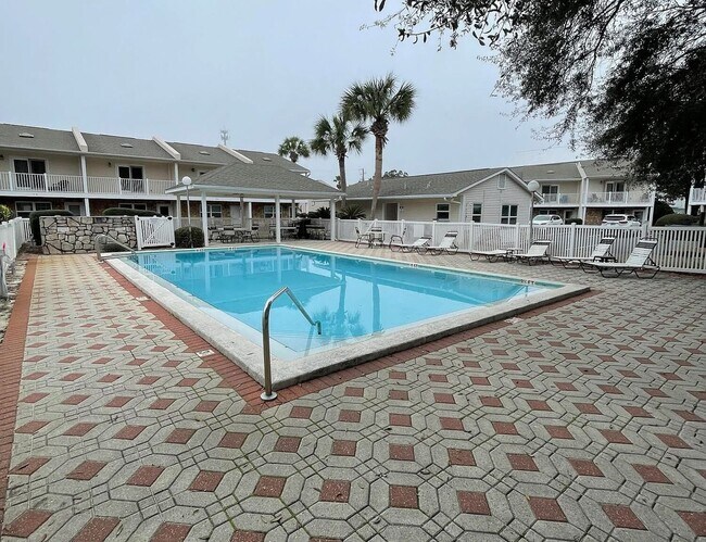 Building Photo - Just 2 blocks from BEACH!  *Move In Special-50% Off First Months Rent, Furnished/Unfurnished