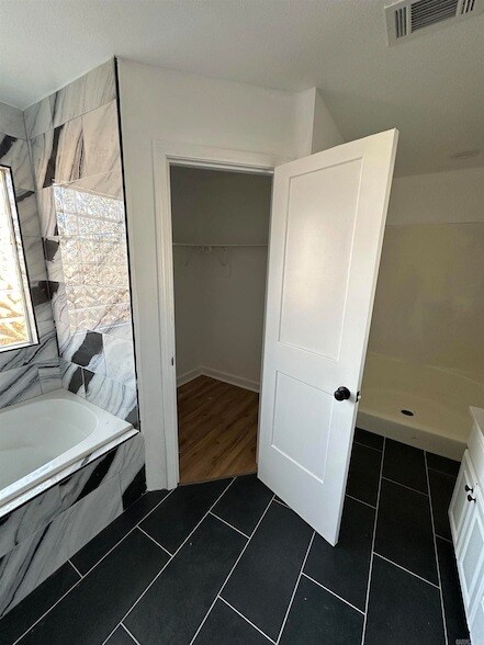 Building Photo - 15315 Birch Dr