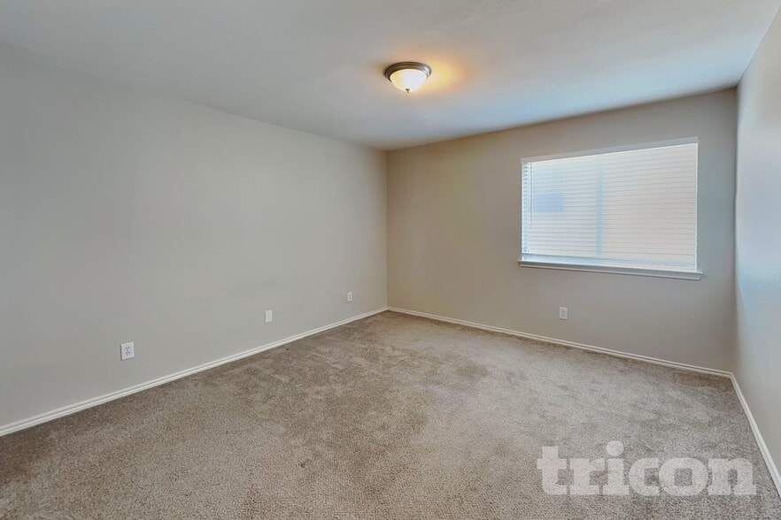 Building Photo - 10411 Trotters Bay