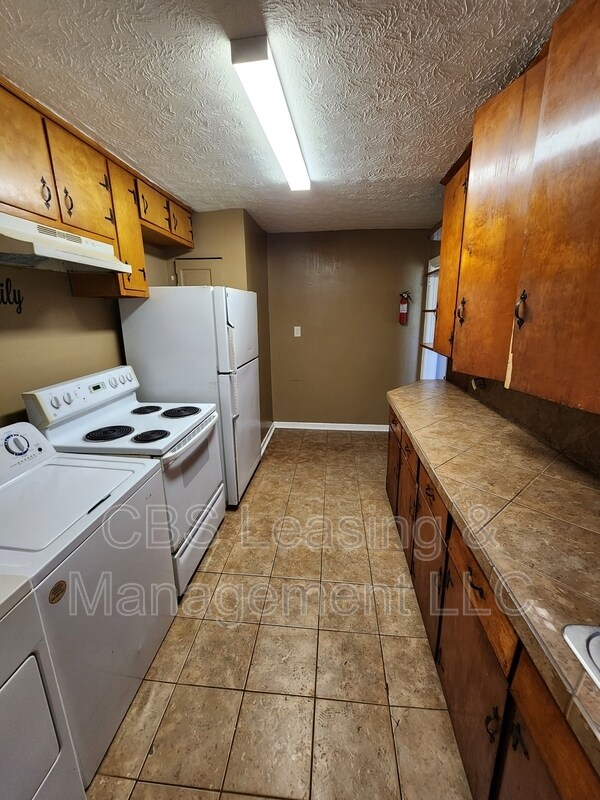 Building Photo - 427 Bernard Dr