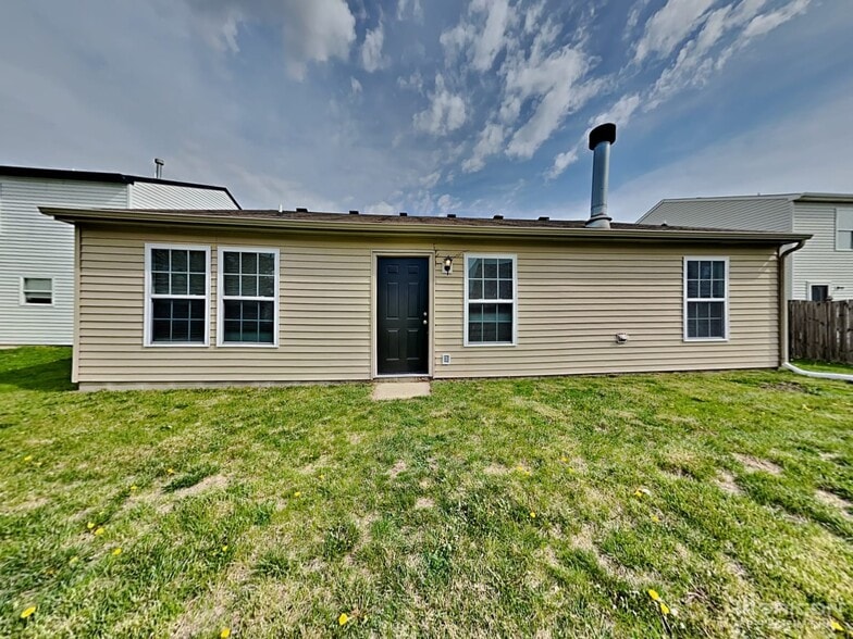 Building Photo - 9691 W Quarter Moon Dr