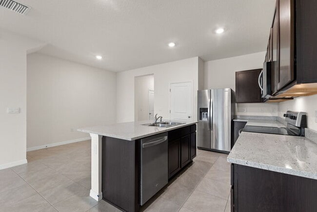 Building Photo - LIKE NEW Townhome For Rent in Mangrove Point!