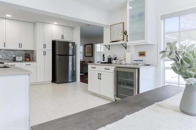 Building Photo - 4014 W Palmira Ave