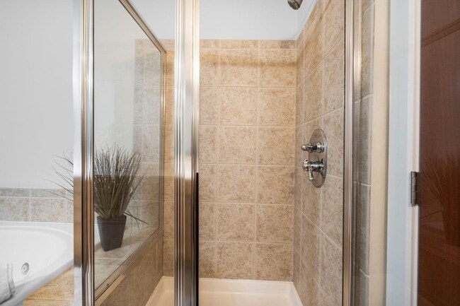 Building Photo - 975 N 6th St