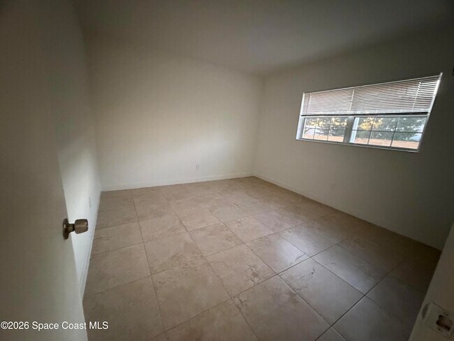 Building Photo - 154 Crescent Beach Dr