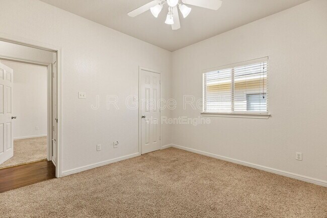 Building Photo - 10005 Amber Cir