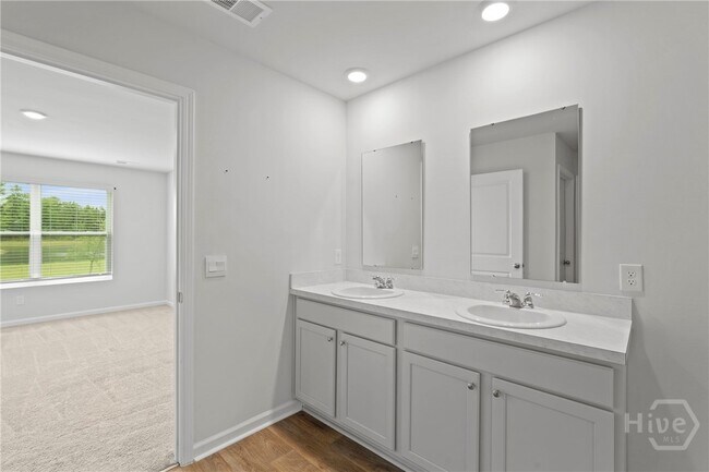 Building Photo - 231 Skylark Rd