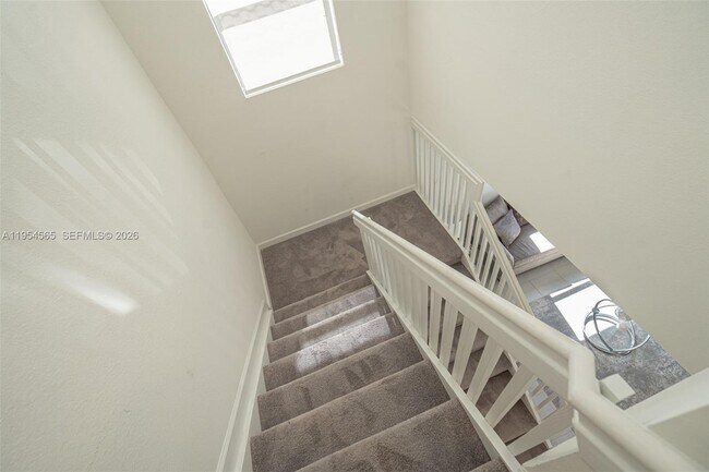 Building Photo - 139 NE 27th Terrace