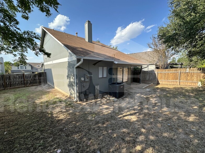 Building Photo - 11921 Sky W Dr