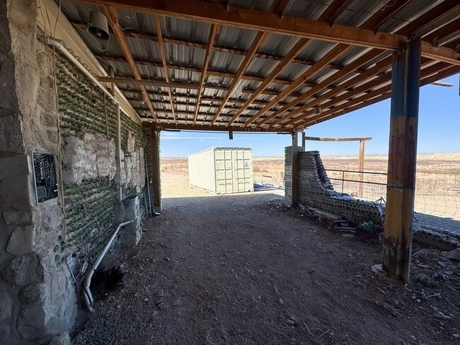 Building Photo - 400 N Smiling Dog Trail