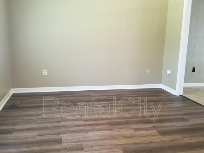 Building Photo - 470 Diamond Grove Rd