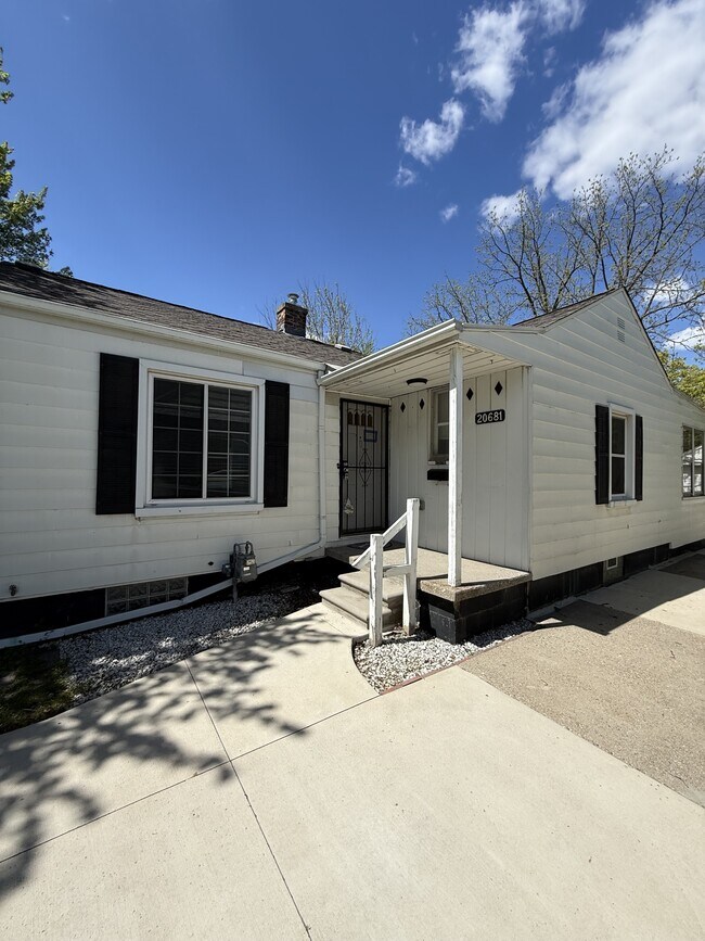 Building Photo - 20681 Kingsville St