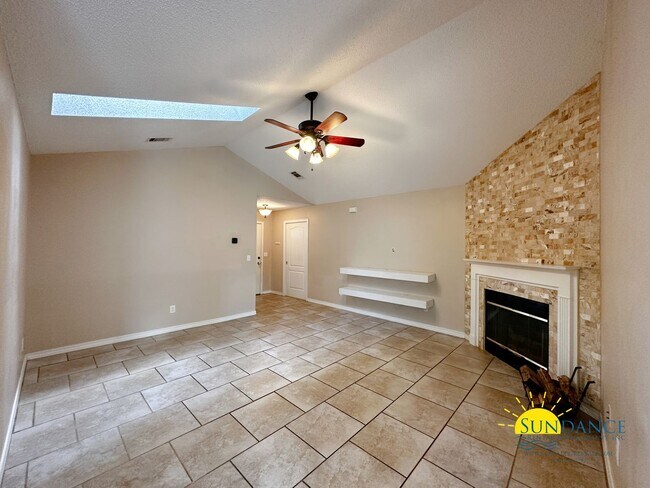 Building Photo - Adorable 3 Bedroom Home located  in Fort Walton Beach Home!