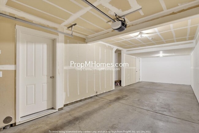 Building Photo - Cozy Two Bedroom Townhome in Amberglenn!