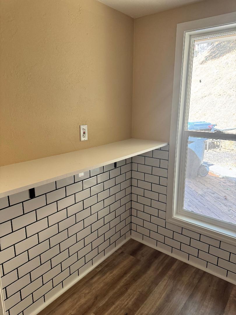 Pantry / laundry - 56 Glenaire Dr