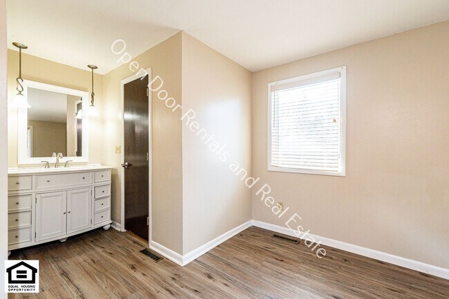 Building Photo - $300 off first months rent. Beautiful HOME! Schedule a showing today!
