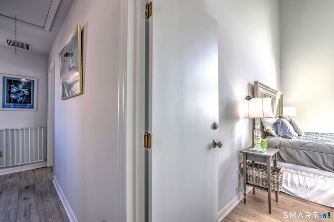 Building Photo - 25 Milford Point Rd