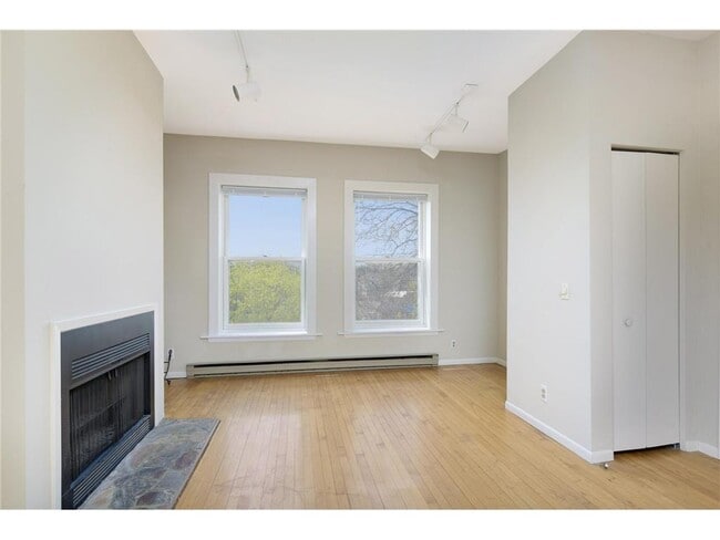 Building Photo - 2421 Emerson Ave S